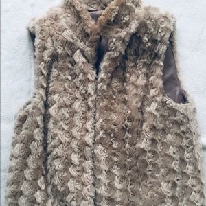 Elle faux fur vest